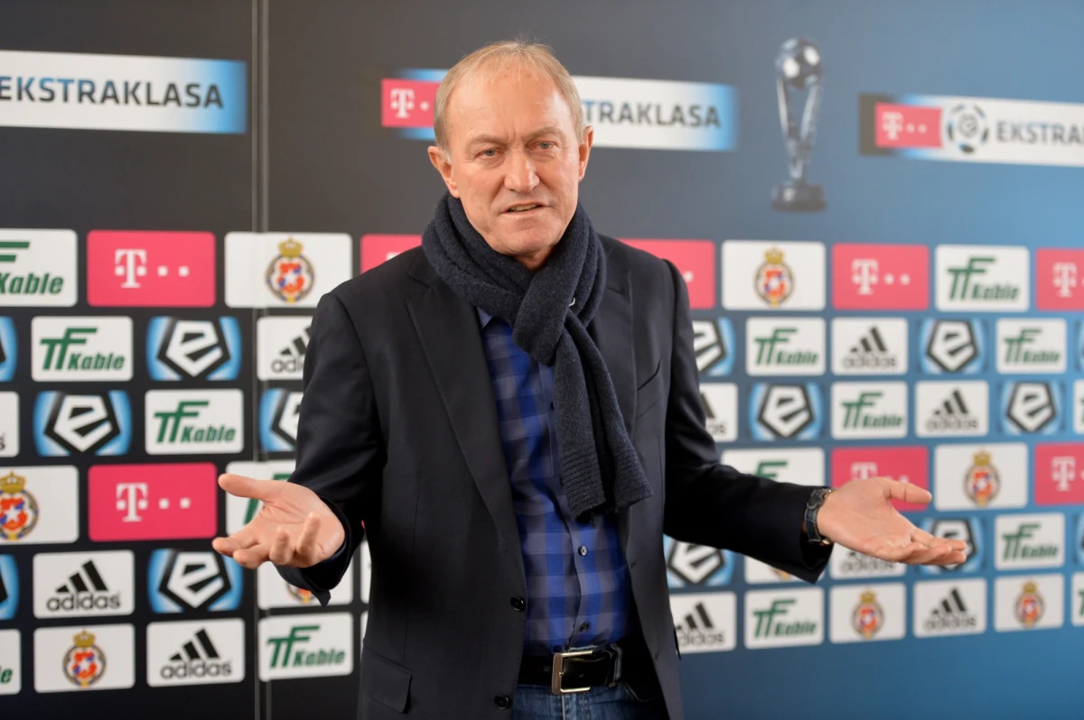 Faworytem piłkarskich derbów Krakowa w ekstraklasie, w których Wisła zmierzy się z Cracovią są gospodarze niedzielnego spotkania. Jednak szkoleniowiec wiślaków Franciszek Smuda przypomina, że "tego typu mecze rządzą się swoimi prawami". 