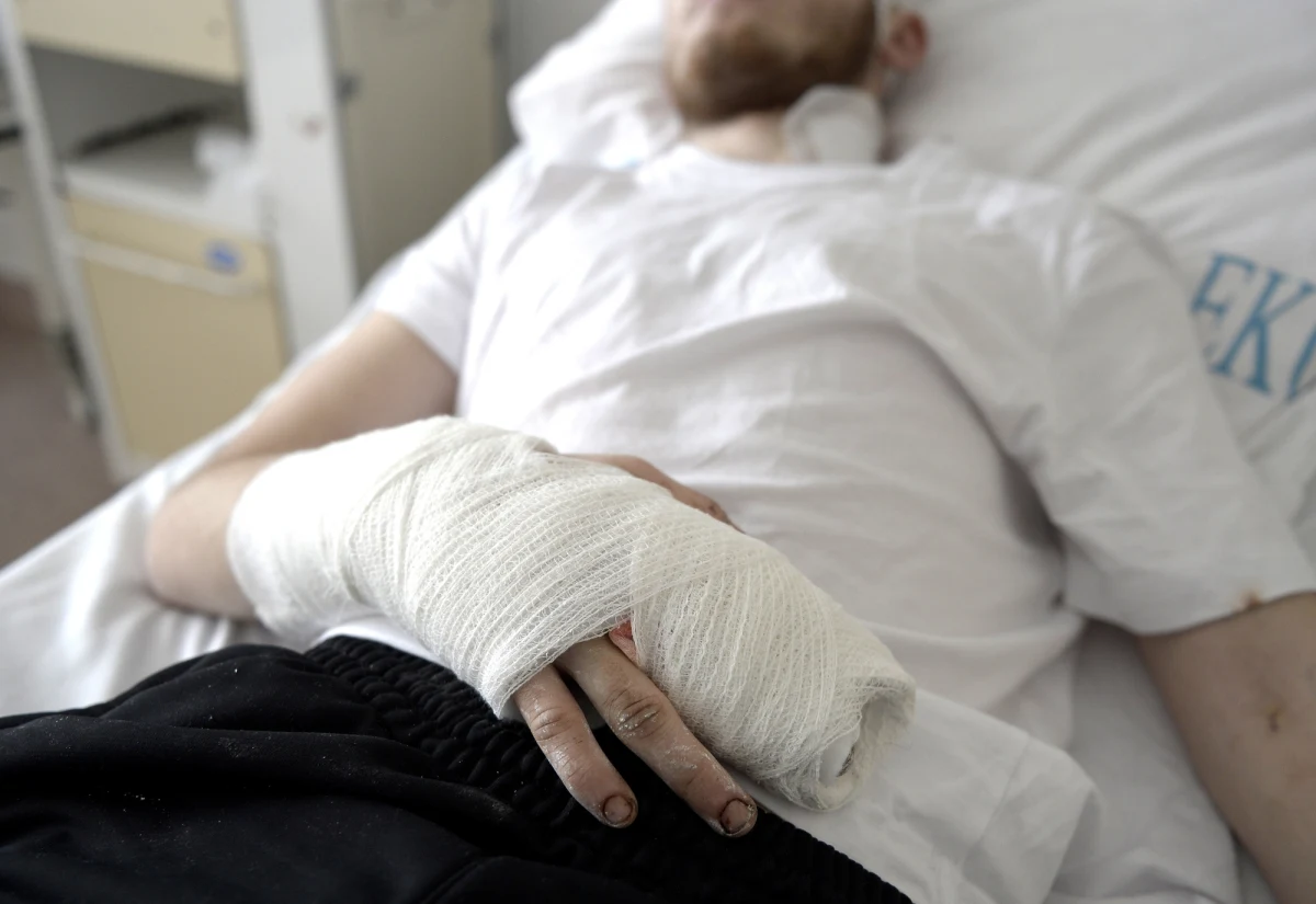 W centralnym szpitalu klinicznym MSW w Warszawie przybywa rannych z Kijowa. Wczoraj przeleciało trzech, dziś spodziewani są kolejni. To pacjenci wymagający opieki okulistycznej i ortopedycznej. Reporterce RMF Monice Gosławskiej udało się porozmawiać z jednym z nich. 