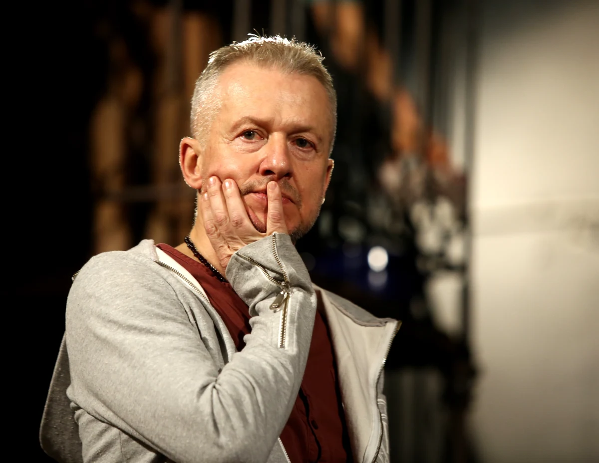 Premiera najgłośniejszej sztuki Tennessee Williamsa w reżyserii Bogusława Lindy i przekładzie Jacka Poniedziałka odbędzie się 27 lutego w warszawskim Teatrze Ateneum. W rolach głównych wystąpią: Julia Kijowska, Tomasz Schuchardt i Paulina Gałązka.  