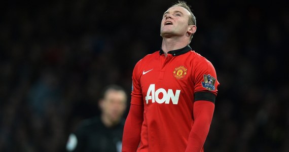 Piłkarz Manchesteru United Wayne Rooney przedłużył kontrakt z tym klubem. Nowa umowa słynnego napastnika ma obowiązywać do czerwca 2019 roku. Nieoficjalnie wiadomo, że zawodnik zarobi tygodniowo 300 tysięcy funtów.