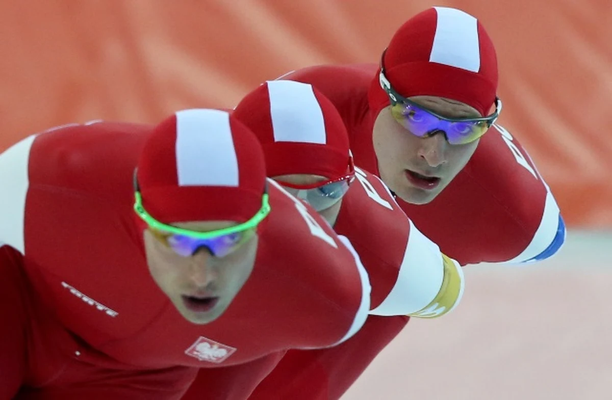 Polscy panczeniści spotkają się z mistrzami olimpijskimi z Vancouver Kanadyjczykami w walce o brąz na igrzyskach w Soczi. Bardzo trudnej przeprawy spodziewa się Zbigniew Bródka, złoty medalista na 1500 m.