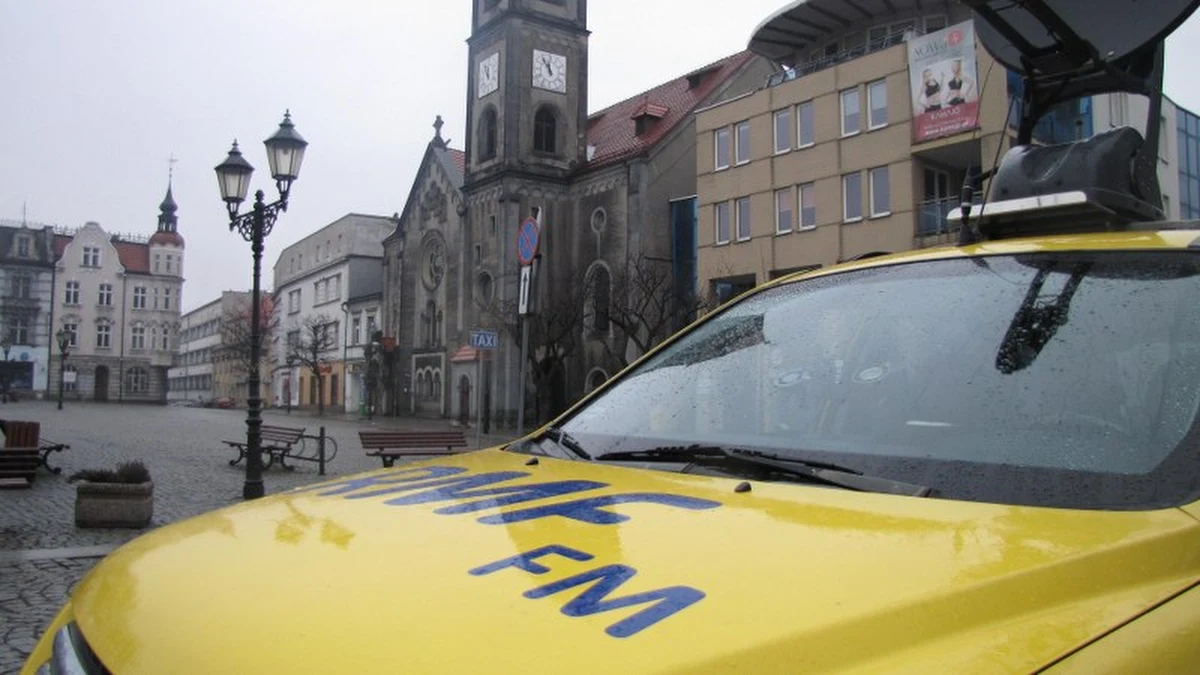 Sztolnię Czarnego Pstrąga zwiedza się płynąc łodziami przy świetle lamp karbidowych. To jest najdłuższa podziemna przeprawa łodziami w Polsce, ma 600 metrów. Jest fragmentem XIX- wiecznej sztolni Fryderyk, odwadniającej podziemia tarnogórskie. Dziś Fakty z Twojego Miasta zawitały do Tarnowskich Gór.