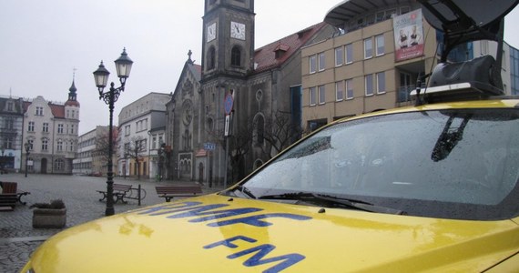 Sztolnię Czarnego Pstrąga zwiedza się płynąc łodziami przy świetle lamp karbidowych. To jest najdłuższa podziemna przeprawa łodziami w Polsce, ma 600 metrów. Jest fragmentem XIX- wiecznej sztolni Fryderyk, odwadniającej podziemia tarnogórskie. Dziś Fakty z Twojego Miasta zawitały do Tarnowskich Gór.