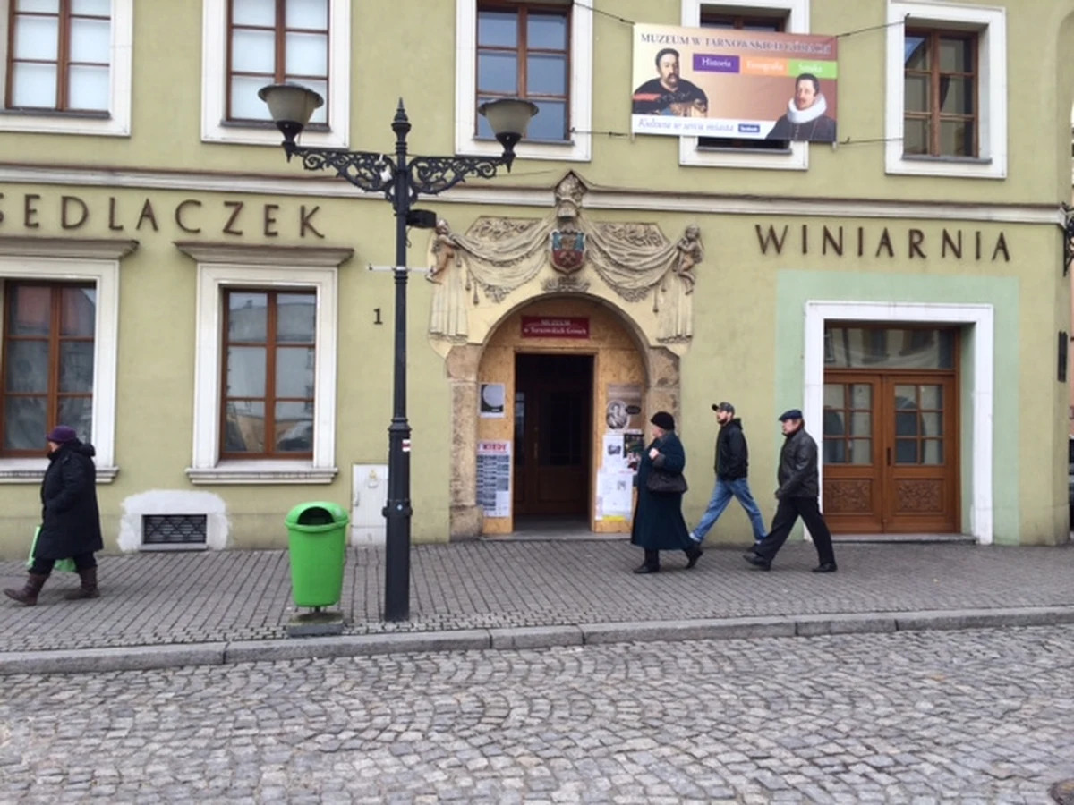 Przez stulecia do Tarnowskich Gór przyjeżdżali  królowie. Wśród nich byli : Jan III Sobieski, August II Mocny, August III Sas. Bywali też władcy europejscy, między innymi król szwedzki Karol XII, car rosyjski Aleksander I, król pruski Fryderyk Wilhelm II. Dziś Fakty z Twojego Miasta goszczą w Tarnowskich Górach.