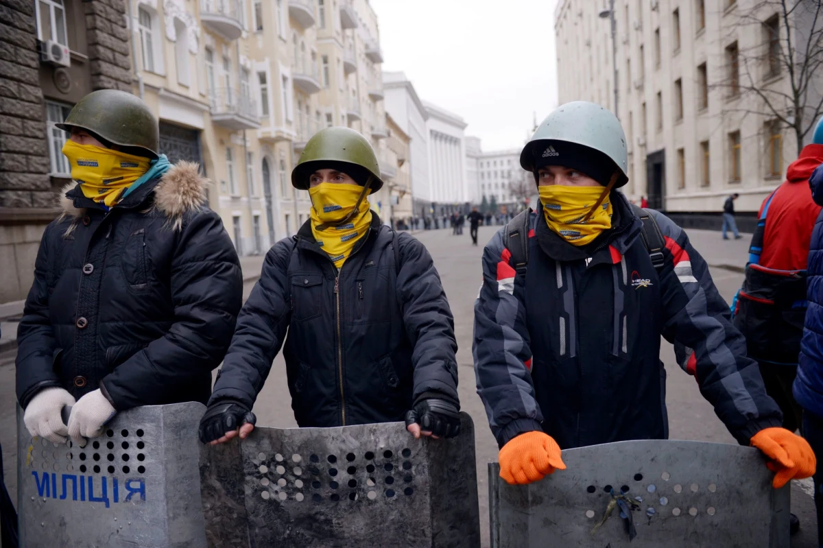 Sytuacja na polsko-ukraińskiej granicy jest stabilna; odprawy odbywają się normalnie; skala uchodźców jest minimalna - do tej pory pozytywnie rozpatrzono 30 wniosków w tej sprawie - poinformował minister spraw wewnętrznych Bartłomiej Sienkiewicz. 