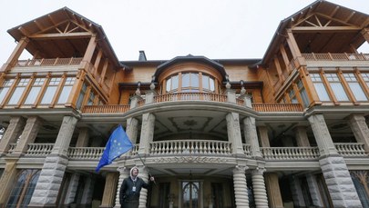 Rezydencja Janukowycza. Drogie auta, zoo, pole golfowe