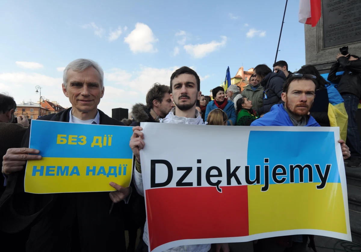 Ponad 500 osób uczestniczyło w Warszawie w manifestacji poparcia integracji Ukrainy z Unią Europejską oraz protestów na Majdanie Niepodległości w Kijowie. Z Placu Zamkowego demonstranci ruszyli w kierunku ambasady Ukrainy.