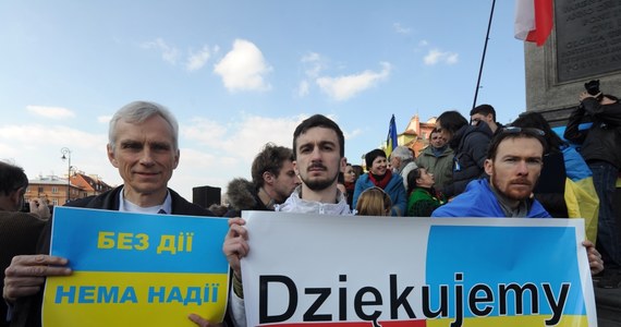 Ponad 500 osób uczestniczyło w Warszawie w manifestacji poparcia integracji Ukrainy z Unią Europejską oraz protestów na Majdanie Niepodległości w Kijowie. Z Placu Zamkowego demonstranci ruszyli w kierunku ambasady Ukrainy.