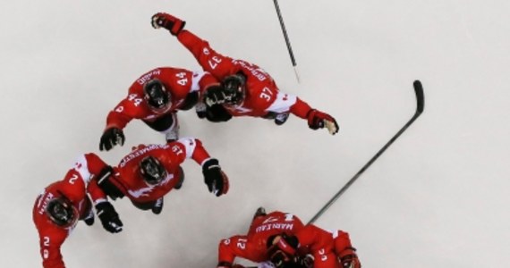 Hokeiści z Kanady, najlepsi przed czterema laty w Vancouver, zdobyli złoty medal igrzysk olimpijskich w Soczi. W niedzielnym finale pokonali Szwedów 3:0 (1:0, 1:0, 1:0). Brązowy medal już w sobotę wywalczyli Finowie, który wygrali z USA 5:0 (0:0, 2:0, 3:0).