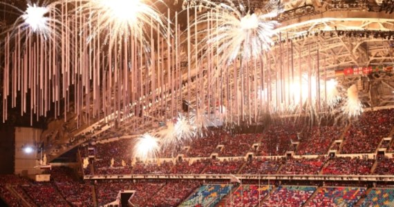 Thomas Bach zamknął zimowe igrzyska olimpijskie w Soczi. Zakończyła się także ceremonia. Raz jeszcze mogliśmy zobaczyć reprezentacje, które brały udział w zawodach. Nastąpiło też przekazanie organizacji zawodów kolejnemu miastu. Za 4 lata, w 2018 roku zmagania będą się odbywać w koreańskim Pyeongchangu. 