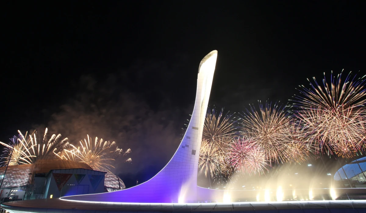 Przewodniczący MKOl Thomas Bach zamknął 22. Zimowe Igrzyska Olimpijskie w Soczi. Na wybudowanym na wybrzeżu Morza Czarnego stadionie Fiszt zgasł znicz, który płonął od 7 lutego.