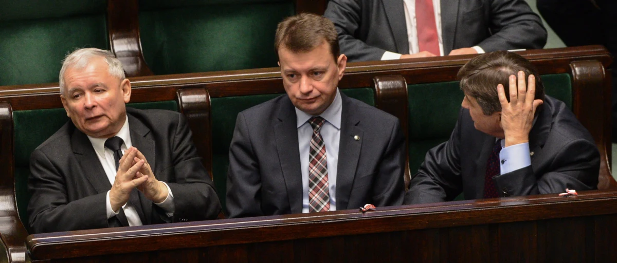 Klub PiS chce rozszerzenia porządku obrad najbliższego posiedzenia Sejmu (12-14 marca) o informację premiera na temat sytuacji w NFZ. Według Mariusza Błaszczaka powodem jest publikacja tygodnika "Wprost". Według dziennikarzy wiceminister zdrowia Sławomir Neumann od kilku miesięcy "walczy o interesy" prywatnej klinki Sensor, zajmującej się leczeniem wzroku. 