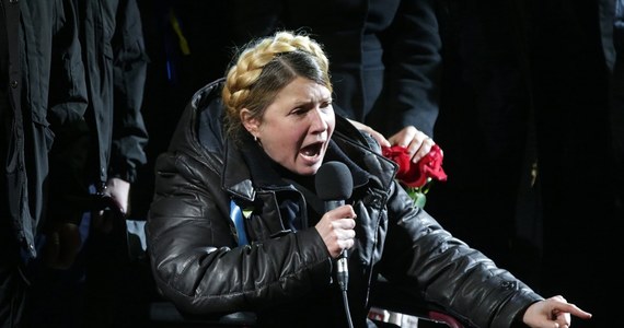 Uwolniona w sobotę z więzienia Julia Tymoszenko pojedzie na leczenie do Niemiec - podała jej partia Batkiwszczyna. Była premier Ukrainy  przyjęła propozycję kuracji od kanclerz Angeli Merkel - poinformowano.