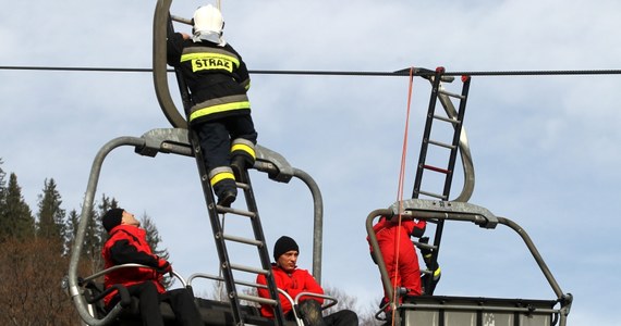 Groźny wypadek w Zakopanem. Z wyciągu narciarskiego spadła kilkuletnia dziewczynka. 