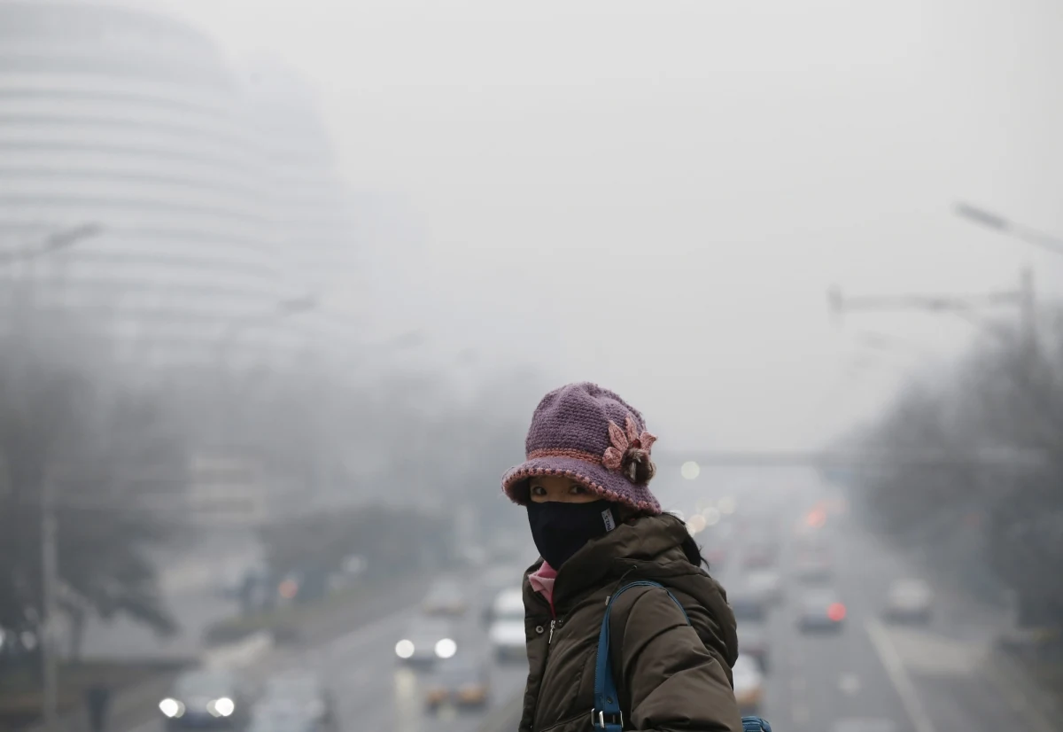 Mieszkaniec miasta Shijiazhuang na północy Chin złożył w sądzie pozew przeciwko państwu, domagając się skutecznej ochrony obywateli przed szkodliwym dla zdrowia smogiem oraz wypłacenia im rekompensaty za poniesione z jego powodu koszty. To pierwszy taki pozew. 