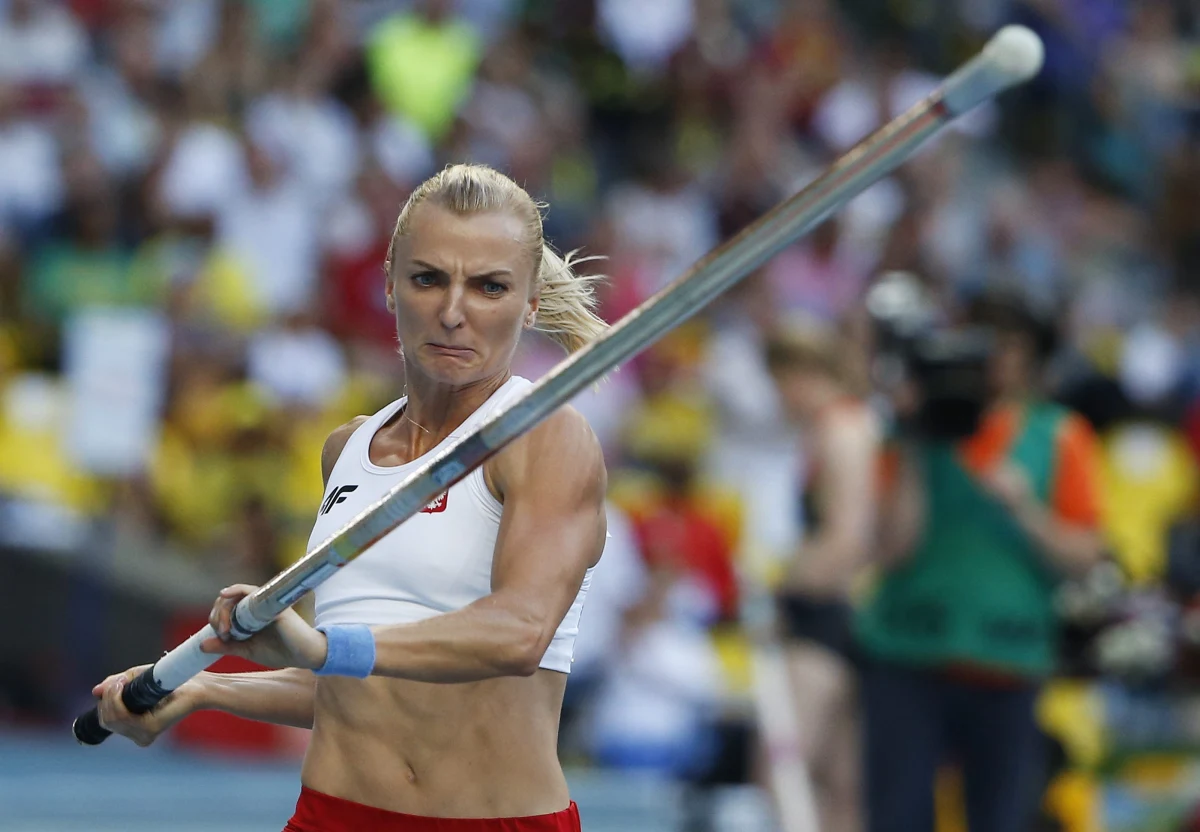 "Jedna Anna Rogowska wiosny nie czyni. Generalnie damska tyczka to obraz nędzy i rozpaczy" - mówi  Edward Szymczak. Gdański szkoleniowiec podkreśla, że był zdegustowany podczas halowych mistrzostw Polski w Sopocie. O ile w tej konkurencji mężczyźni osiągają niezłe rezultaty, o tyle sytuacja u tyczkarek nie przedstawia się najlepiej - dodaje. 