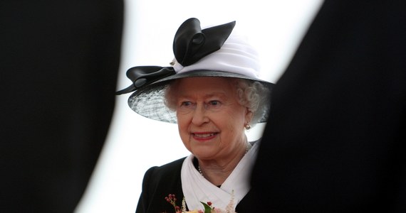 ​Brytyjska królowa Elżbieta II i jej syn książę Karol wzbogacają się kosztem ubogich. Sugerują to media na Wyspach, które donoszą o zasiłkach mieszkaniowych lądujących w kieszeniach monarchów. 