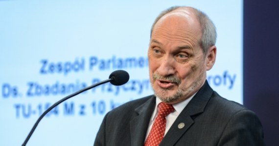 Antoni Macierewicz zwrócił się do premiera o wznowienie prac Komisji Badania Wypadków Lotniczych w nowym składzie w związku z - jak napisał - ustaleniami misji archeologów z jesieni 2010 r. Raport archeologów potwierdza wyniki prac komisji Millera - mówi Maciej Lasek. 