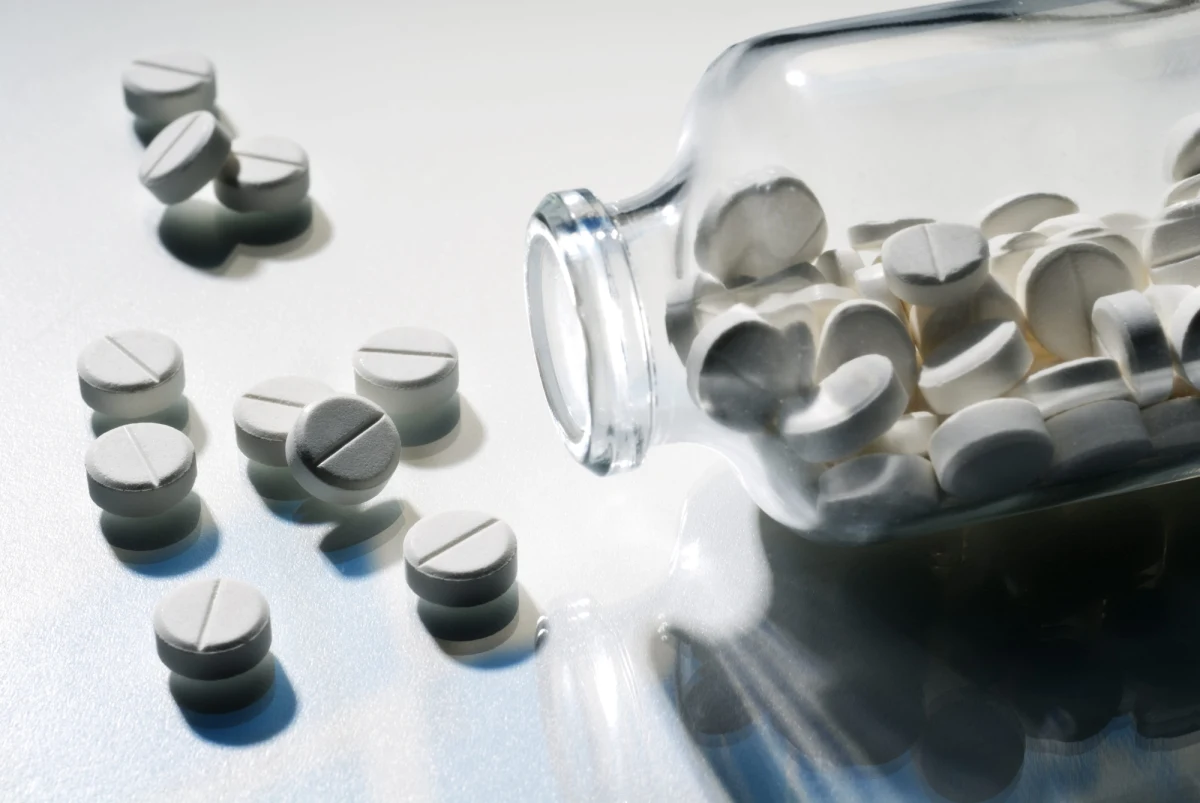 Mieszkaniec Dąbrowy Górniczej przez internet sprzedał prawie 9 tys. sprowadzonych z Indii tabletek, które miały wspomagać potencję. Po przebadaniu okazało się, że specyfik jest groźny nie tylko dla zdrowia ale nawet dla życia zażywających go osób. 