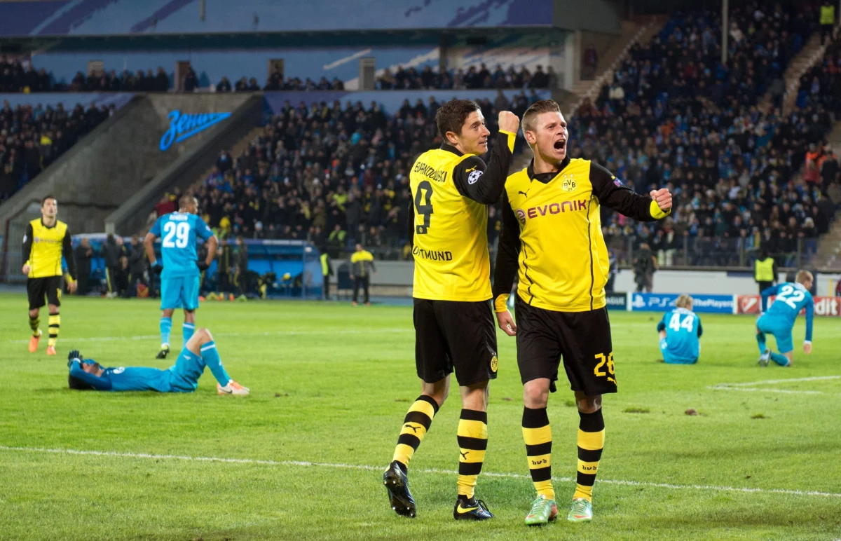 "To nie było moje ostatnie słowo" - powiedział Robert Lewandowski, który we wczorajszym meczu Borussii Dortmund w Lidze Mistrzów pobił klubowy rekord strzelecki w europejskich pucharach. Polak zdobył dwa gole w wygranym spotkaniu z Zenitem Sankt Petersburg. Wyprzedził Stephane'a Chapuisat, który strzelił dla niemieckiego klubu na arenie międzynarodowej 16 goli. Lewandowski podkreślił, że to osiągnięcie nie zmniejszy jego motywacji w dalszej części sezonu.