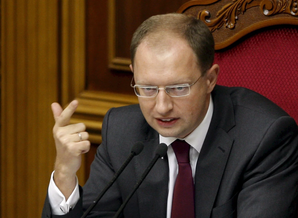 Arsenij Jaceniuk został kandydatem na premiera Ukrainy w rządzie zaufania narodowego. Wicepremierami mają być Borys Tarasiuk i Olga Bohomolec. Wieczorem Rosjanie poinformowali o rozpoczęciu ćwiczeń wojskowych m.in. przy granicy z Ukrainą. 