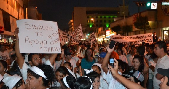 Kilkuset mieszkańców miasta Culiacan na zachodzie Meksyku protestowało przeciw ujęciu słynnego króla narkotykowego Joaquina "Chapo" Guzmana. Domagali się jego uwolnienia, wskazując, że jego kartel wspomaga gospodarkę regionu. 