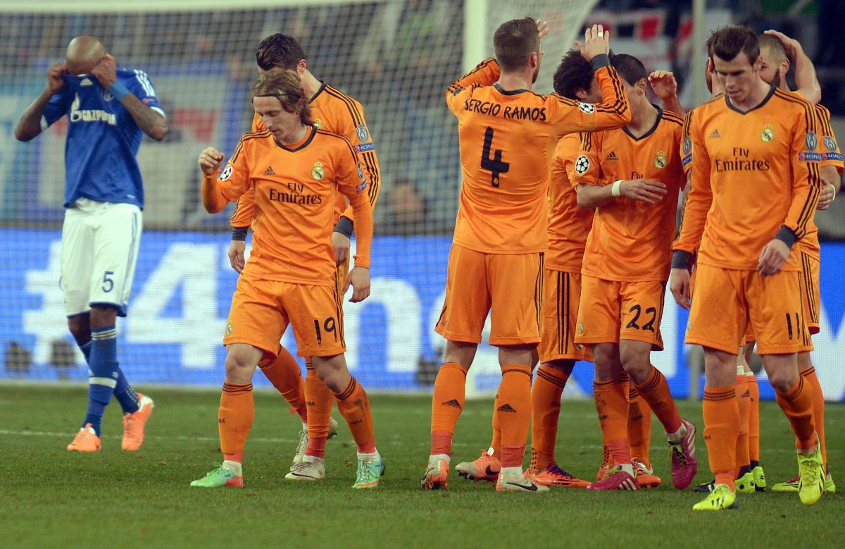 W fazie pucharowej Ligi Mistrzów nikt nigdy nie wygrał jeszcze na wyjeździe tak wysoko. Real Madryt rozgromił Schalke Gelsenkirchen 6:1, ustanawiając przy tym kolejne rekordy.