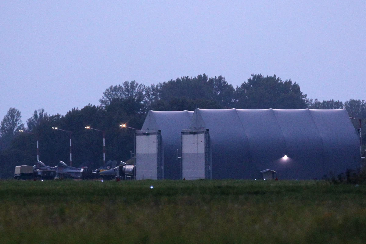 Siedem osób - cywilów i wojskowych, jest podejrzanych w śledztwie dotyczącym korupcji przy organizowanych przez Komendę Portu Wojennego w Gdyni przetargach na ochronę obiektów wojskowych. Postępowanie prowadzi Wojskowa Prokuratura Garnizonowa w Gdyni.