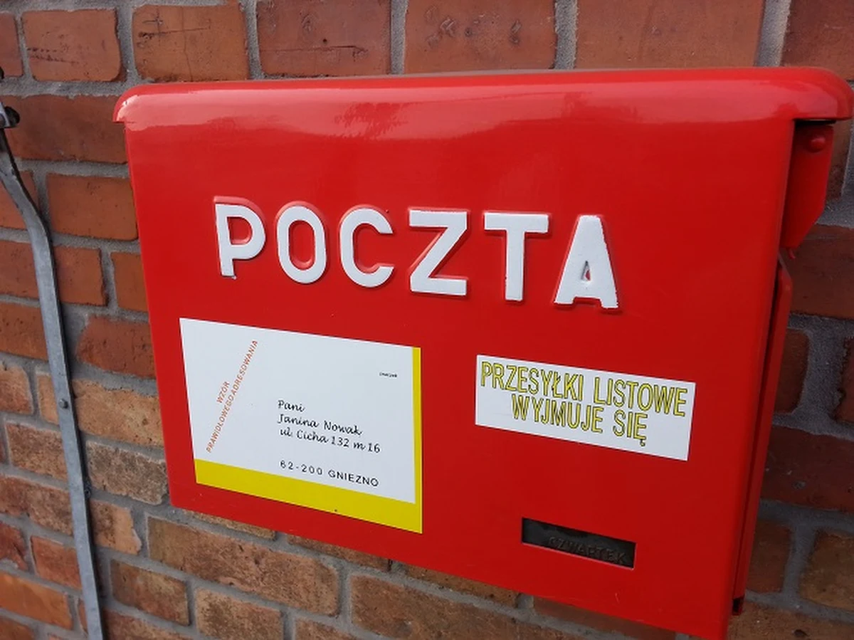 Mieszkańcy gminy Gruta obok Grudziądza w Kujawsko-Pomorskiem nie będą musieli jeździć kilkanaście kilometrów, żeby odebrać przesyłki polecone, renty i emerytury. To efekt interwencji naszego reportera. Wszystkie sprawy nadal będzie można załatwić na poczcie w Mełnie, nawet po przekształceniu urzędu w filię.
