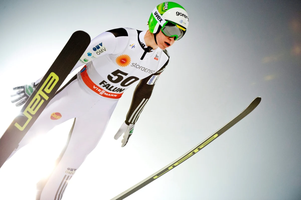 Tylko Dawid Kubacki i Kamil Stoch wystąpią w konkursie Pucharu Świata w skokach narciarskich w fińskim Lahti. Fatalnie w kwalifikacjach spisali się Jan Ziobro, Maciej Kot i Piotr Żyła. Całej trójki zabraknie w zawodach. Pierwsze miejsce zajął Austriak Michael Hayboeck.