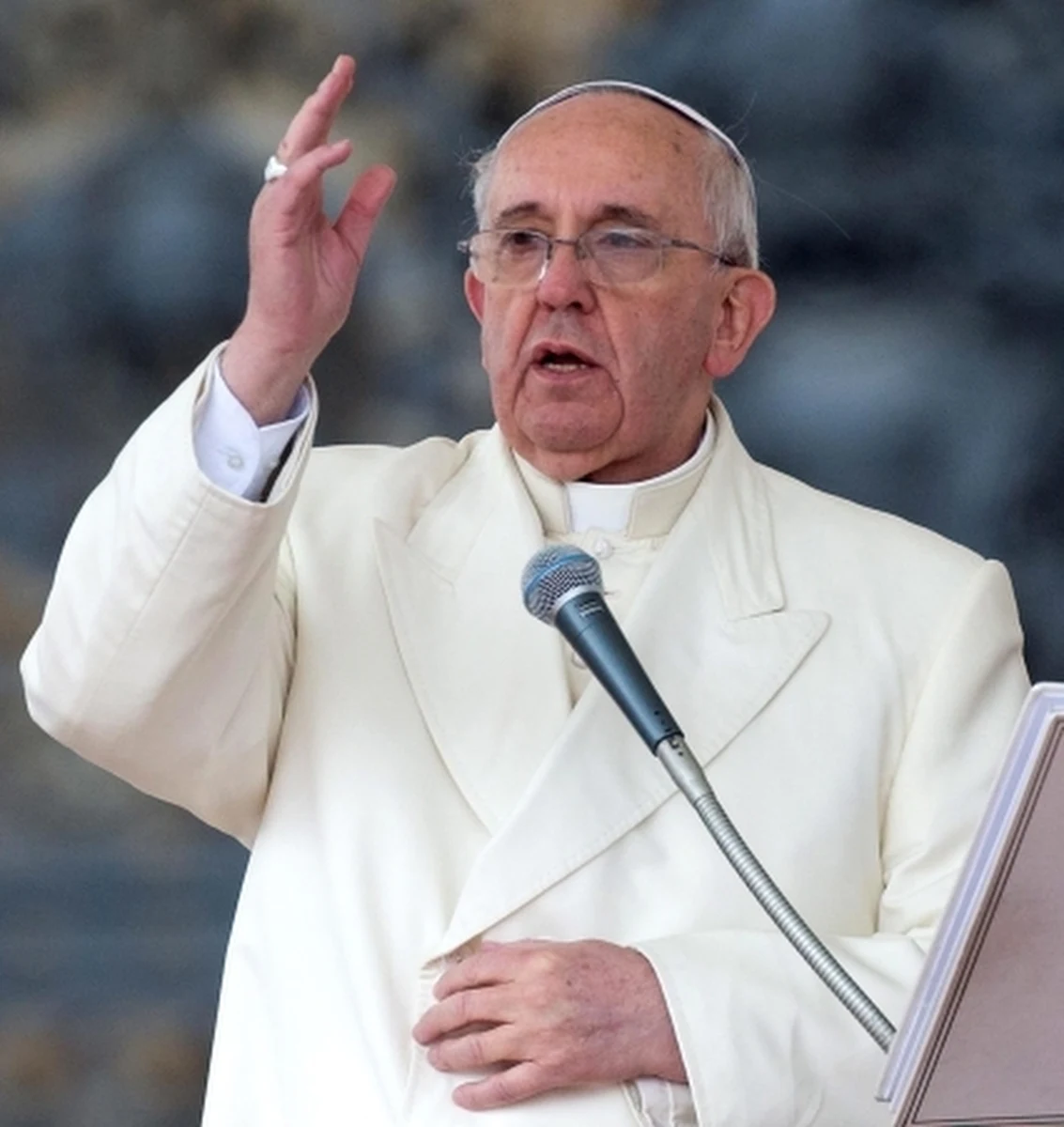 Z powodu "lekkiej niedyspozycji" papież Franciszek musiał odwołać zaplanowaną na piątkowe popołudnie wizytę w rzymskim seminarium diecezjalnym. To pierwszy od początku pontyfikatu przypadek, gdy następca Benedykta XVI odwołał udział w publicznej uroczystości. 