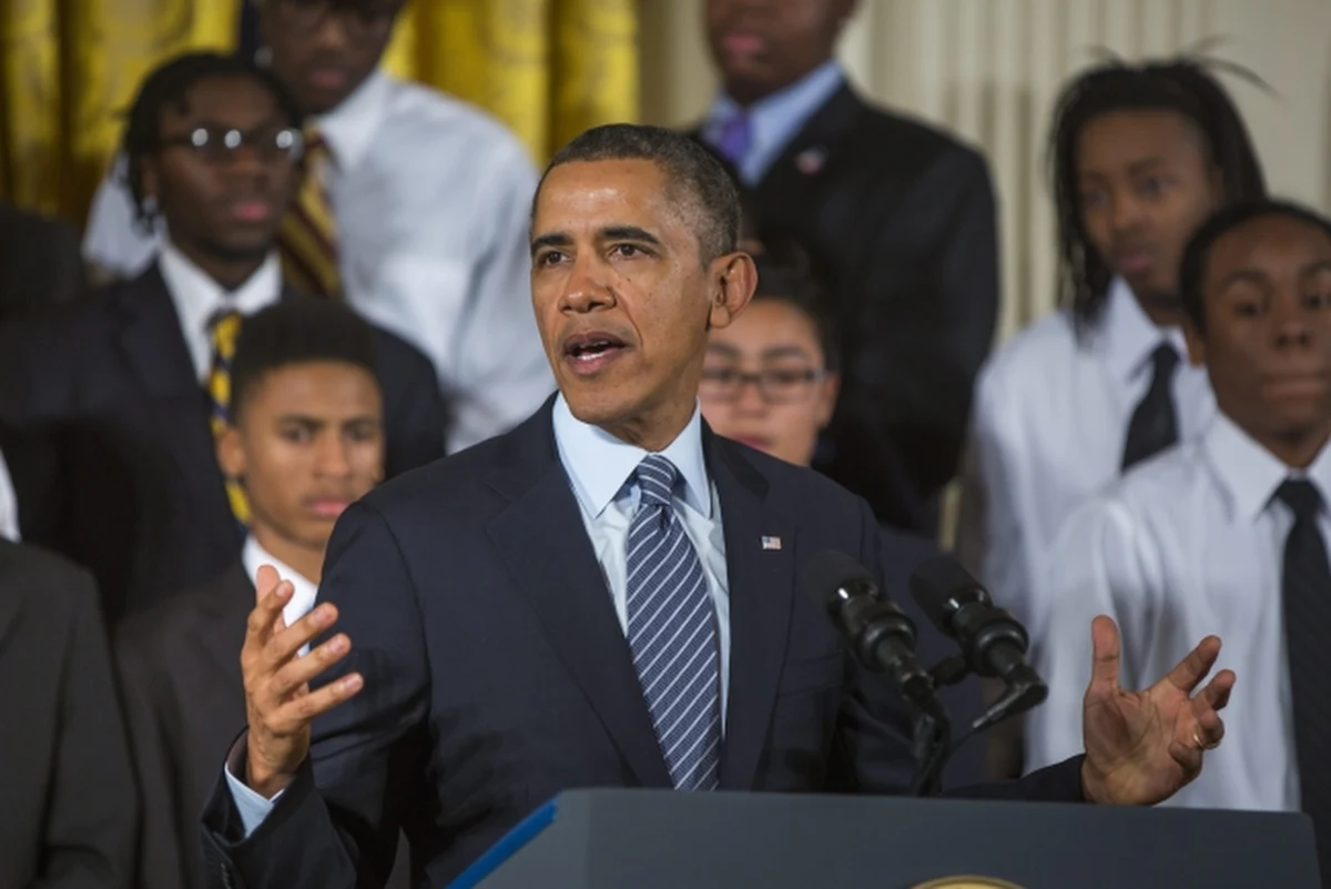 "Jesteśmy zaniepokojeni doniesieniami o ruchach rosyjskich wojsk na terenie Ukrainy. Oba te kraje mają historyczne, kulturalne i ekonomiczne związki. Ale każde naruszenie suwerenności Ukrainy i jej integralności terytorialnej będzie głęboko destabilizujące" - powiedział prezydent USA Barack Obama. "Każda interwencja militarna będzie wiązać się z kosztami" - dodał. 