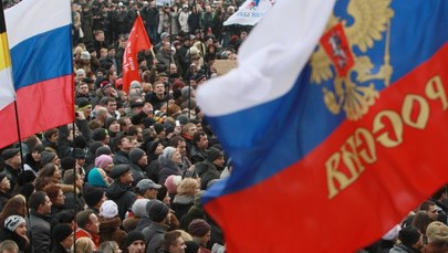 Na Ukrainie tysiące ludzi pod rosyjskimi flagami
