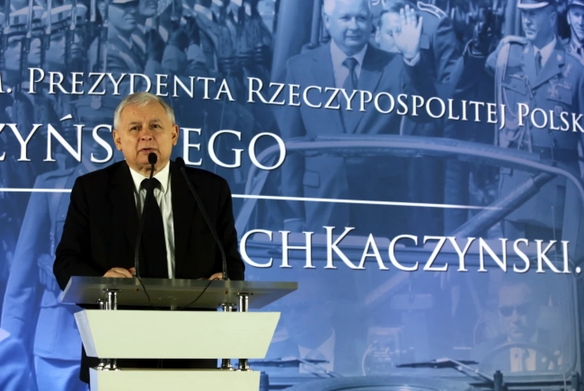 
Prezes PiS Jarosław Kaczyński weźmie udział w niedzielnym spotkaniu polityków u premiera Donalda Tuska i w poniedziałkowym posiedzeniu Rady Bezpieczeństwa Narodowego - dowiedziała się PAP od rzecznika partii Adama Hofmana. "Sytuacja jest wyjątkowa. Liczymy na to, że rozmowa zarówno w niedzielę, jak i w poniedziałek będzie poważna" - powiedział Hofman. 
