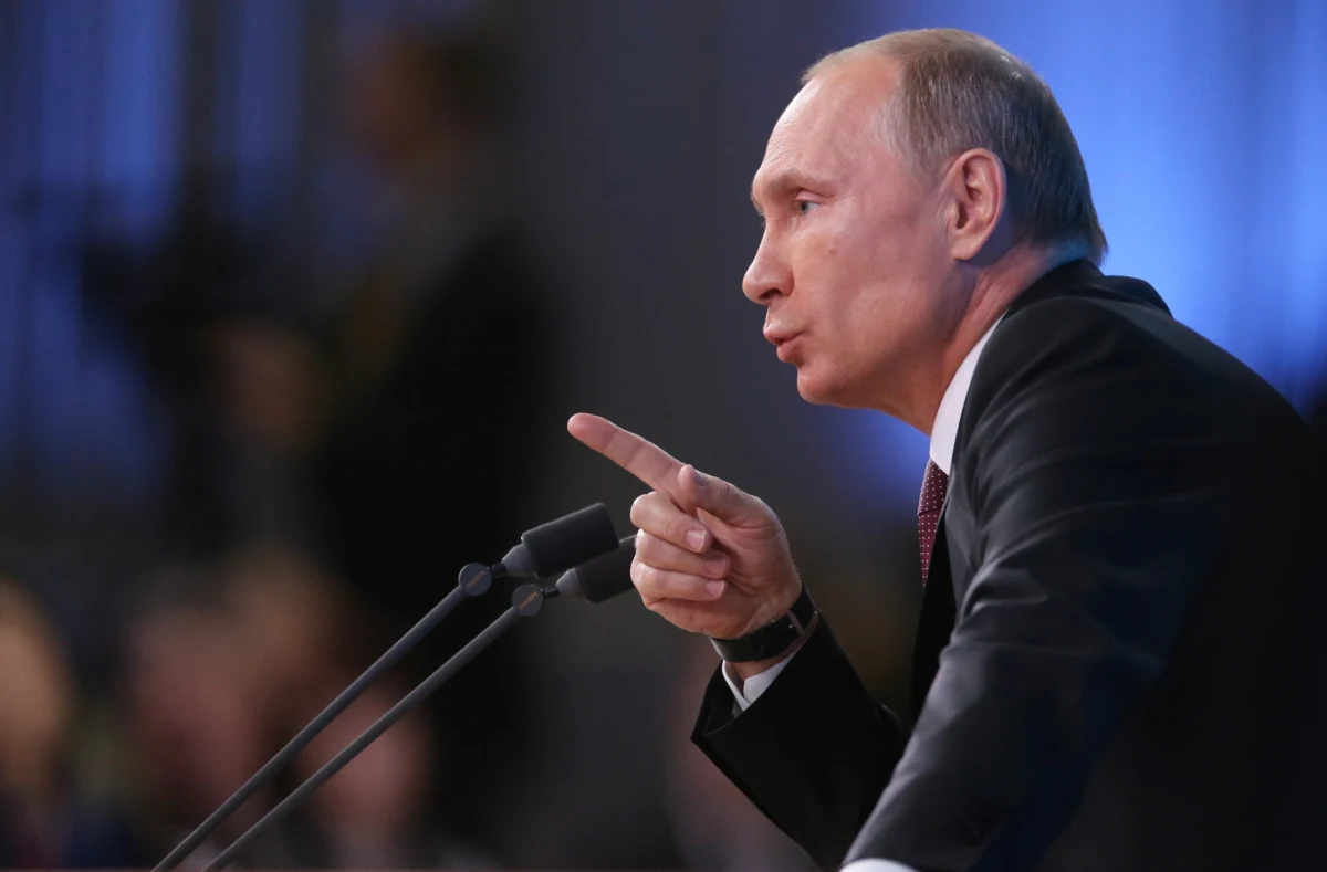 Prezydent Rosji Władimir Putin w rozmowie telefonicznej z kanclerz Niemiec Angelą Merkel zaakceptował jej propozycję powołania międzynarodowej grupy kontaktowej pod kierownictwem Organizacji Bezpieczeństwa i Współpracy w Europie w celu podjęcia rosyjsko-ukraińskiego dialogu politycznego. Putin zgodził się też na misję OBWE, która zgodnie z niemiecką propozycją miałaby w ramach misji rozpoznawczej zbadać sytuację na Krymie - poinformował wieczorem zastępca rzecznika niemieckiego rządu Georg Streiter. 