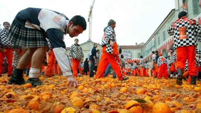 Karnawałowa bitwa na pomarańcze. Prawie 150 osób ucierpiało