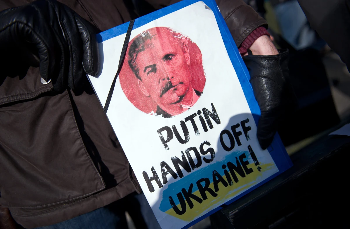 "Jeżeli Zachód nie powstrzyma Putina na Ukrainie, na celowniku Rosji znajdą się Litwa, Łotwa i Estonia, a następnie Polska" - ostrzega w rozmowie z korespondentem RMF FM Markiem Gładyszem znany francuski politolog Raphael Glucksmann. "Na miejscu krajów bałtyckich i Polski zacząłbym się obawiać, czy zachodni sojusznicy będą w stanie zagwarantować bezpieczeństwo tych krajów" - dodaje doradca byłego prezydenta Gruzji Michaiła Saakaszwilego.