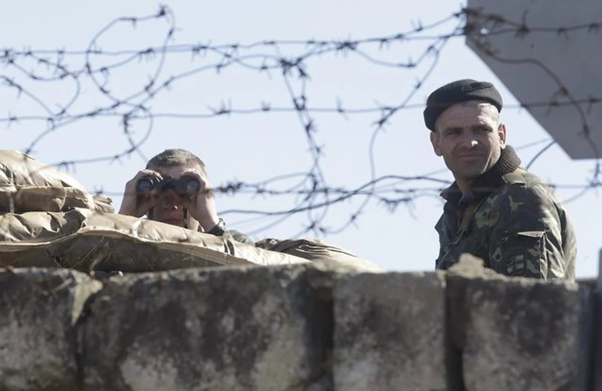 Na wniosek Polski zbiera się dzisiaj Rada Północnoatlantycka na szczeblu ambasadorów. Ambasadorowie państw NATO spotkają w trybie artykułu 4. Traktatu Północnoatlantyckiego. Prośba o spotkanie w ramach tego artykułu oznacza, że polskie władze uważają, że bezpieczeństwo naszego kraju jest zagrożone.