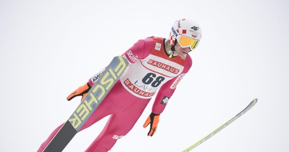 Kamil Stoch uzyskał 126,5 m i jest liderem po pierwszej serii konkursu Pucharu Świata w skokach narciarskich w fińskim Kuopio. W finale obok dwukrotnego mistrza olimpijskiego wystąpią Piotr Żyła i Maciej Kot.