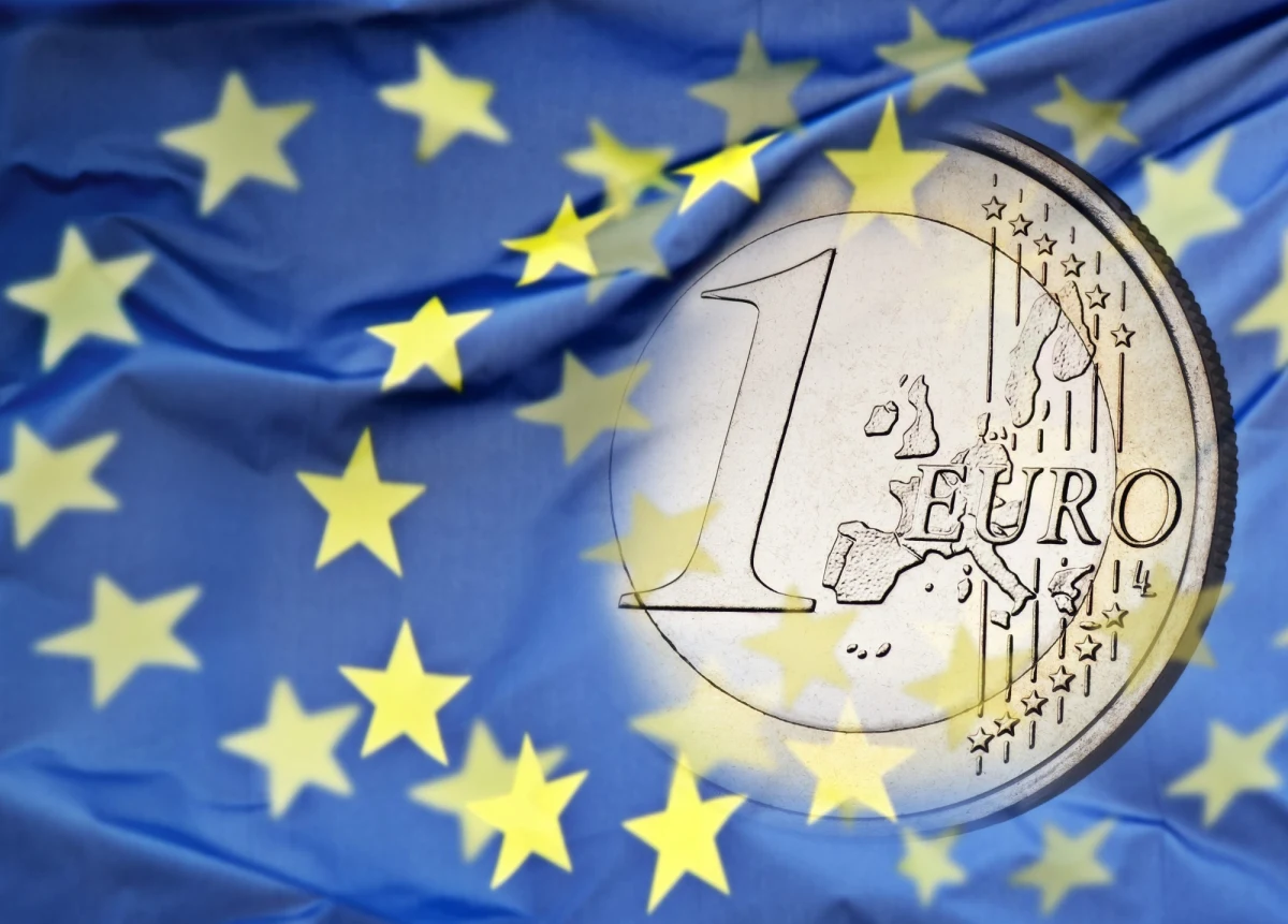 Groźba rosyjskiej inwazji na Ukrainę zachęca do wzmocnienia więzi Polski z zachodnią Europą – pisze „Rzeczpospolita”. Podstawową możliwością jest wejście do strefy euro.