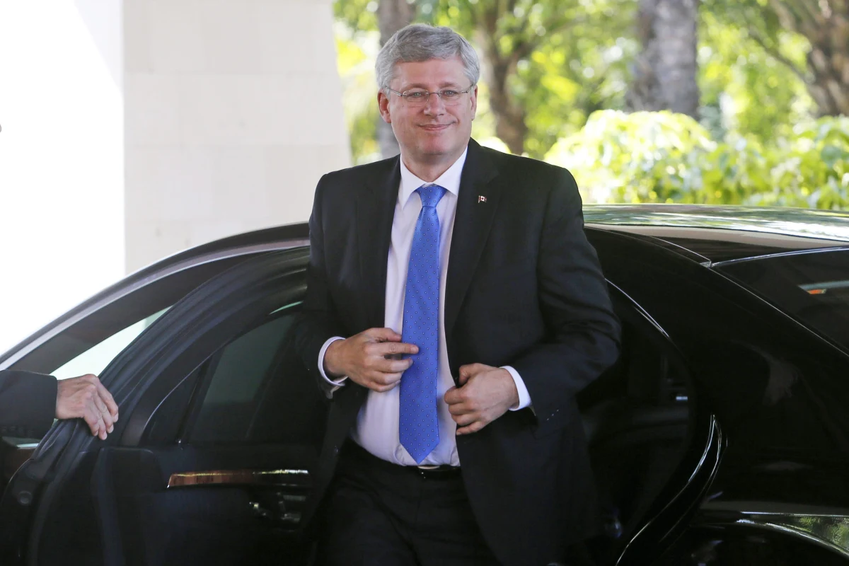 Premier Kanady Stephen Harper ogłosił, że w związku z "inwazją i okupacją" Krymu przez Rosję Ottawa zawiesza wszelką współpracę wojskową z Moskwą. "Inwazja i okupacja sąsiedniego kraju przez większą potęgę pod pretekstem praw rzekomych obywateli żyjących poza granicami to coś, czego nie widzieliśmy od drugiej wojny światowej" - oświadczył Harper przemawiając w kanadyjskiej Izbie Gmin.