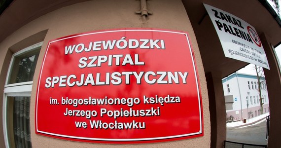 Narodowy Fundusz Zdrowia ujawnia raport z kontroli w szpitalu we Włocławku. Została ona zarządzona po tym jak na świat przyszły martwe bliźnięta. Dzieci zmarły tuż przed planowanym terminem porodu. Według NFZ w lecznicy doszło do wielu nieprawidłowości. Były braki w wyposażeniu i w personelu.