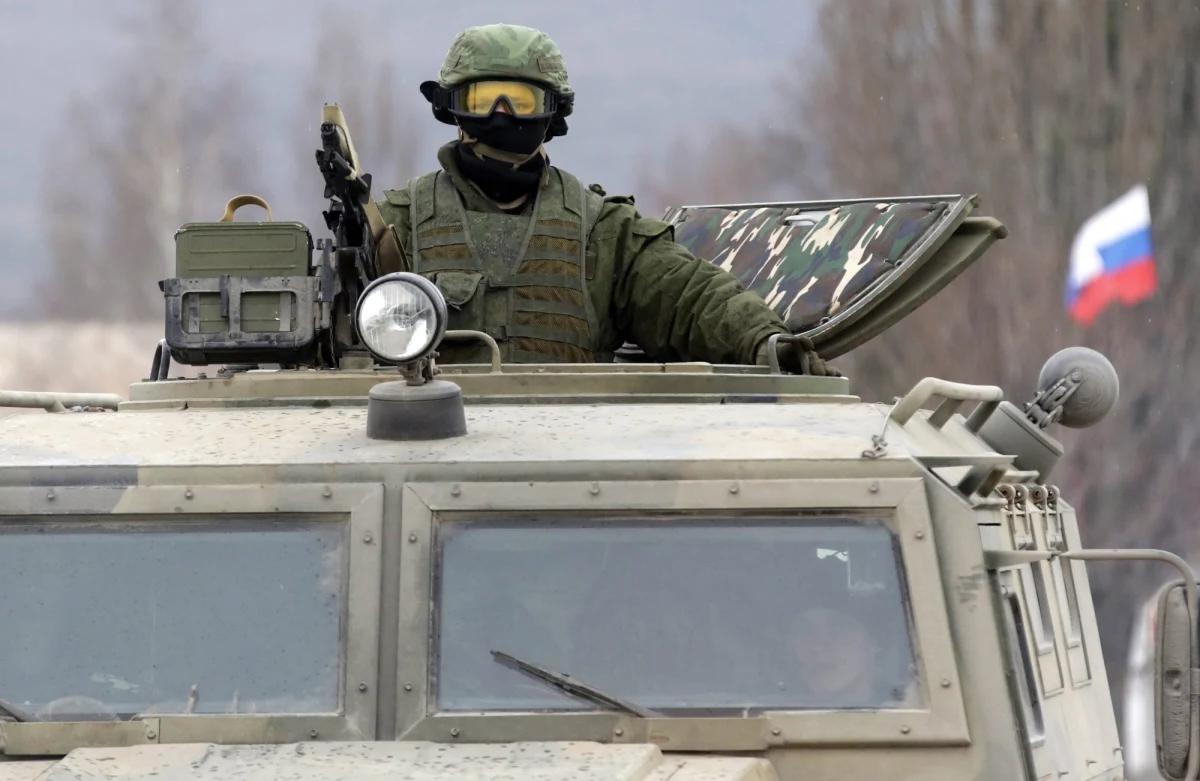 Większość Polaków jest zdecydowanie przeciwna ewentualnemu wysłaniu polskich wojsk na Ukrainę. Z drugiej strony większość z nas jest zdania, że Unia Europejska za wszelką cenę powinna bronić niepodległości tego kraju - wynika z sondażu przeprowadzonego przez Instytut Badania Opinii Homo Homini dla portalu Interia.pl. 