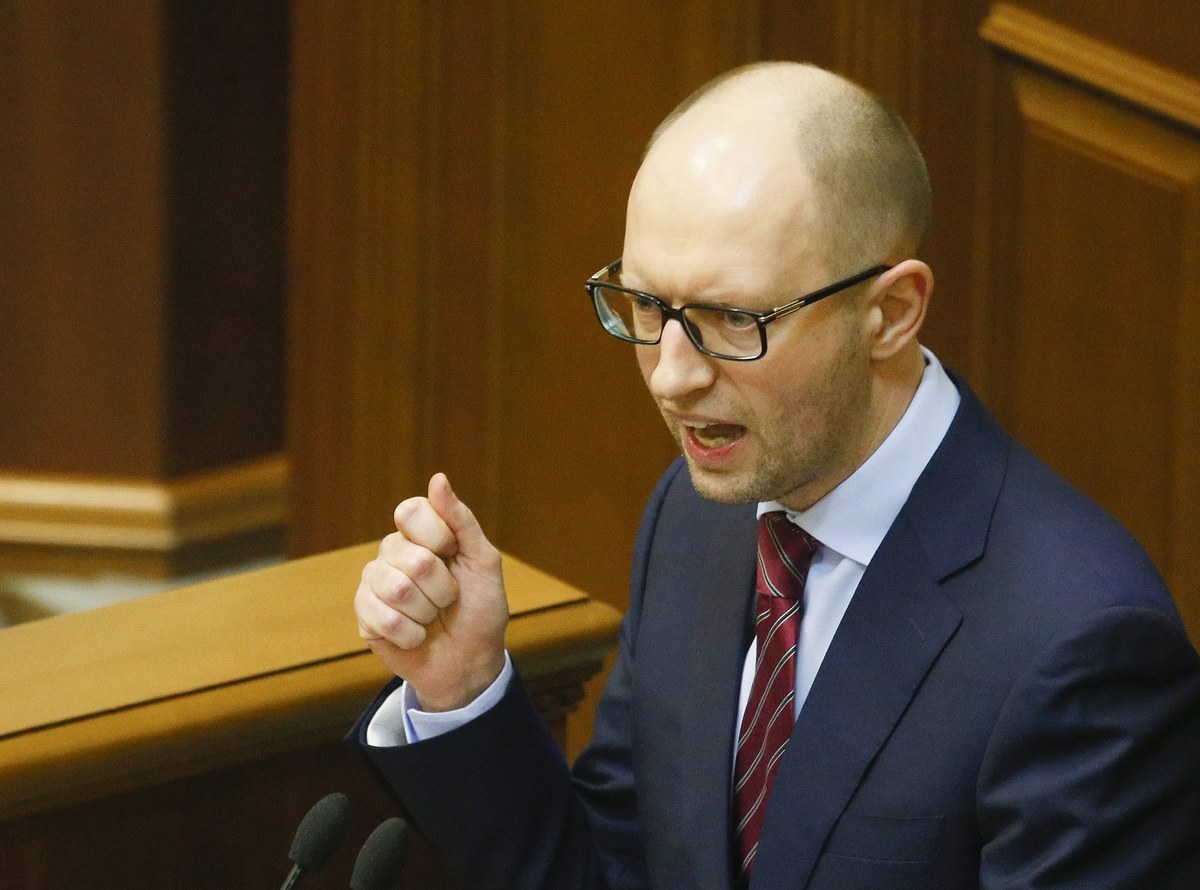 „Nie rozważamy wojskowej operacji sojuszniczych wojsk na naszym terytorium. Wierzymy, że ten kryzys trzeba pokonać narzędziami dyplomatycznymi i politycznymi” – mówi RMF FM, w pierwszym radiowym wywiadzie dla polskich mediów, nowy premier Ukrainy Arsenij Jaceniuk. „Polacy, robicie dla mojego kraju wspaniałą robotę” - dodaje. 