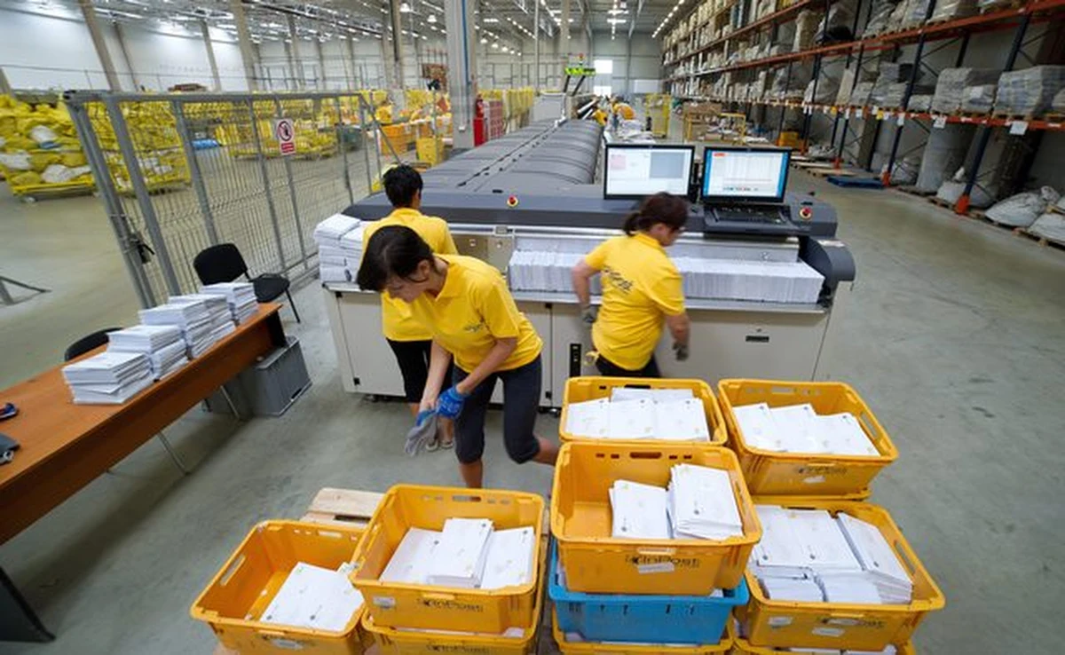 O tym, że kobiety zarabiają mniej, niż mężczyźni, powszechnie wiadomo. Niektórzy twierdzą, że częściową rekompensatą jest dla nich bardziej elastyczny czas pracy i lepsze warunki. Wygląda na to, że to nieprawda, a przynajmniej same kobiety takich zalet nie zauważają. Pokazują to wyniki badań przeprowadzonych przez izraelskich naukowców w 27 uprzemysłowionych krajach, opublikowane w najnowszym numerze czasopisma "Work, Employment and Society".