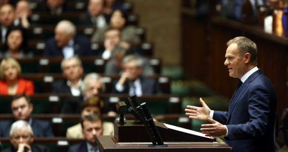 Jedynym prawomocnym rządem Ukrainy jest rząd pod przewodnictwem premiera Arsenija Jaceniuka, rząd wyłoniony przez legalnie wybrany parlament - powiedział premier Donald Tusk przedstawiając w Sejmie informacje rządu na temat obecnej sytuacji na Ukrainie. Polska jest dziś państwem odpornym na ewentualne sankcje gazowe ze strony Rosji - zapewnił premier. Przyznał też, że Polska i Stany Zjednoczone rozpoczęły intensywne konsultacje na temat wzmocnienia współpracy militarnej, także w zakresie ćwiczeń wojsk powietrznych obu krajów.