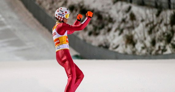 Austriak Stefan Kraft i Norweg Anders Bardal wygrali dwie serie treningowe przed piątkowym konkursem Pucharu Świata w skokach narciarskich w Trondheim. Lider klasyfikacji Kamil Stoch był odpowiednio dziewiąty i drugi. Na godz. 18 zaplanowano kwalifikacje. 