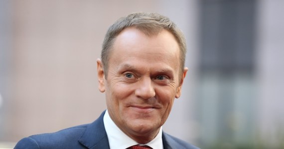 "Jak najszybsze podpisanie umowy stowarzyszeniowej odbędzie się z aktualną władzą na Ukrainie, bez czekania na nowe wybory" - stwierdził premier Donald Tusk po spotkaniu przywódców państw członkowskich UE w Brukseli. "Nie było jeszcze okazji rozmawiać ani o dacie, ani o miejscu" - dodał. "Muszę powiedzieć, że osiągnęliśmy wspólnie dużo więcej, niż można się było jeszcze kilkanaście godzin temu spodziewać" - podsumował. 