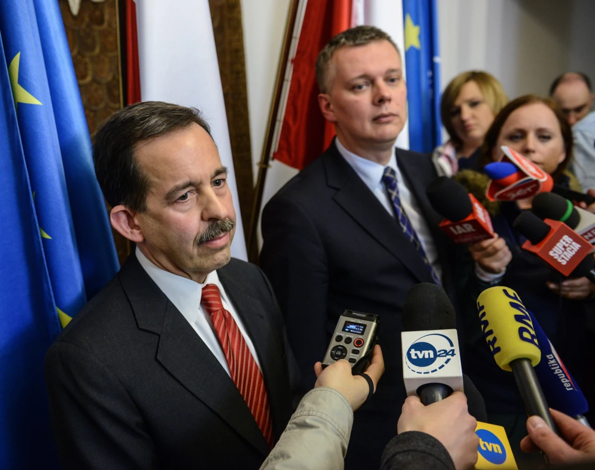 W poniedziałek lub wtorek w Polsce powinny pojawić się pierwsze amerykańskie samoloty F-16 oraz co najmniej 300-osobowy personel - zapowiedział minister obrony narodowej Tomasz Siemoniak. 12 myśliwców należących do sił zbrojnych USA weźmie udział w polsko-amerykańskich ćwiczeniach lotniczych. W środę szef polskiego MON zapowiedział, że najbliższa edycja będzie znacznie większa niż planowano.