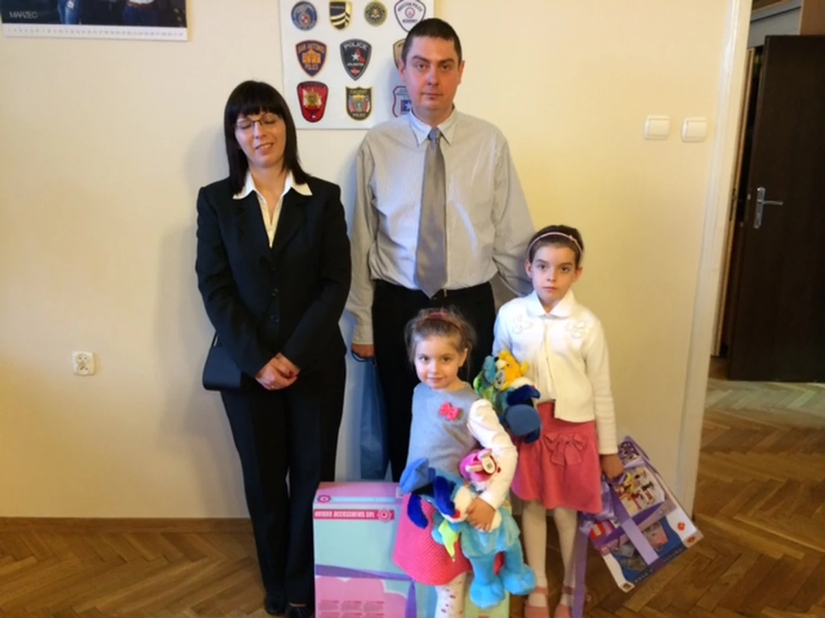 Był wigilijny wieczór. Pan Piotr z żoną Edytą i córkami: 8-letnią Olą  i 4-letnią Igą jechał na kolację do rodziny. Na ul. Bocheńskiego w Katowicach zauważył jadący zygzakiem samochód, który zjechał na autostradę A4. Małżeństwo pomyślało, że to może być pijany kierowca. Ruszyli za nim.